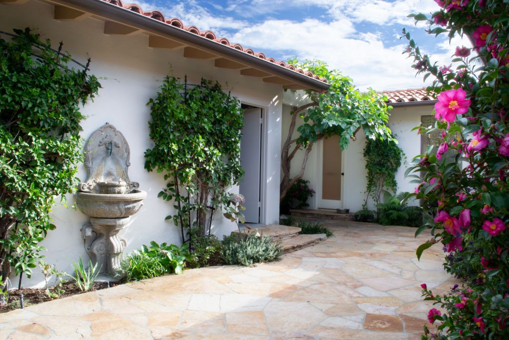 1041-via-palestra-front-porch-with-fountain-1024x683