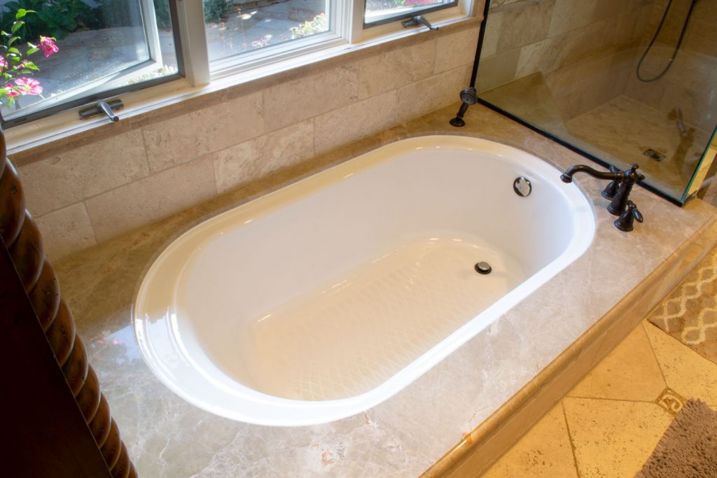 1041-via-palestra-master-bathroom-bath-tub-1024x683